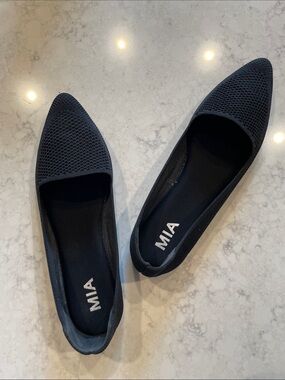 MIA Black Knit Pointed-Toe Ballet Flats